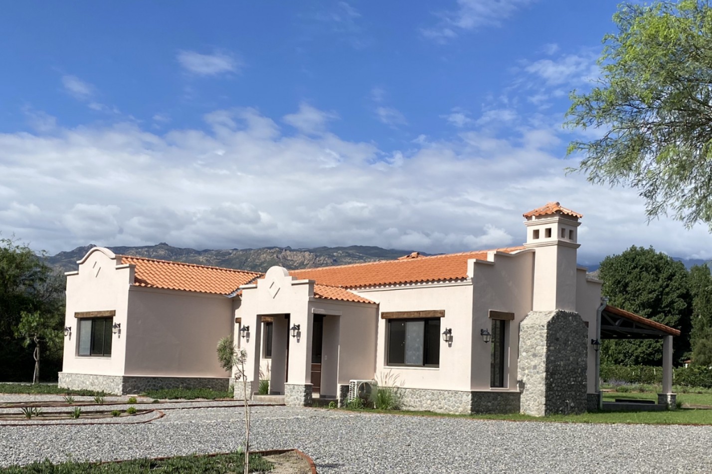 VIVIENDA EN ESTANCIA DE CAFAYATE A ESTRENAR