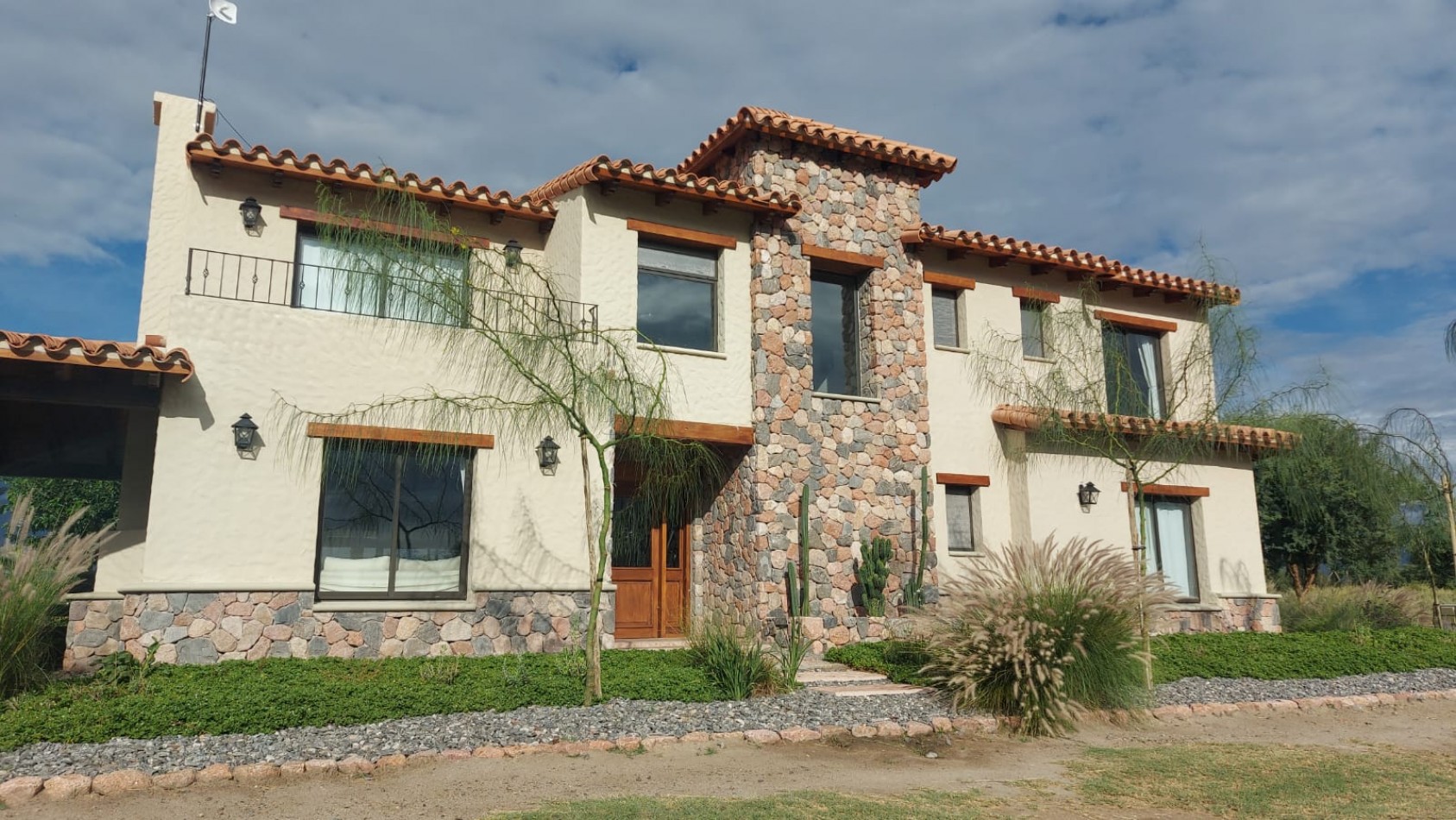 EXCELENTE OPORTUNIDAD EN ESTANCIA DE CAFAYATE VIVIENDA DE 5 DORMITORIOS
