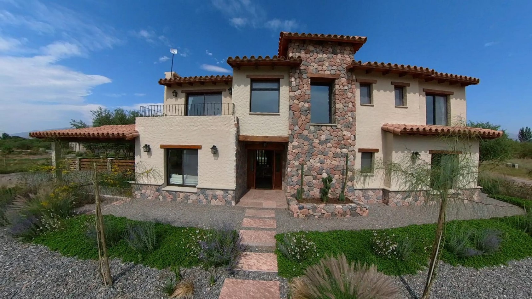 EXCELENTE OPORTUNIDAD EN ESTANCIA DE CAFAYATE VIVIENDA DE 5 DORMITORIOS