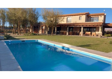 EXCELENTE OPORTUNIDAD EN ESTANCIA DE CAFAYATE VIVIENDA DE 5 DORMITORIOS